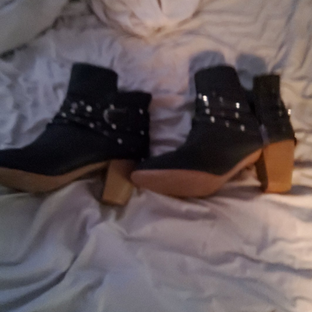 ANKLE BOOTS
